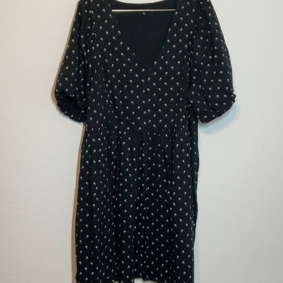 Madewell Dresses & Skirts - Madewell V-Neck Puff Sleeve Mini Dress in Floral Ikat Black XXL